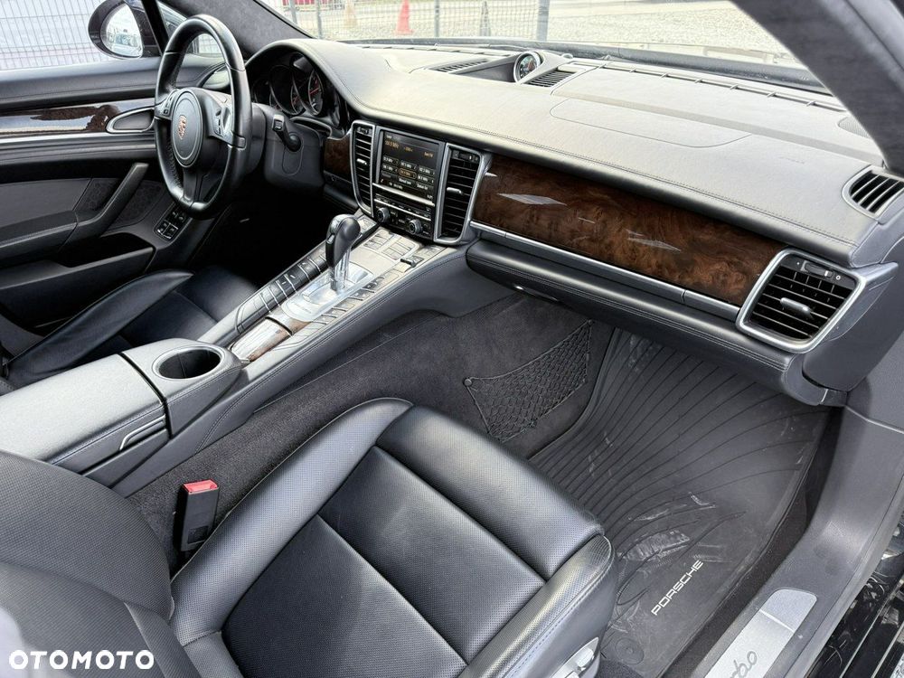 Porsche Panamera Turbo Executive - 29