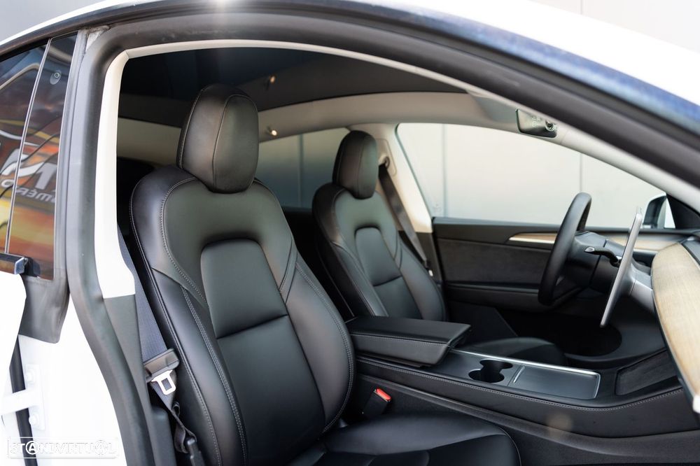 Tesla Model Y Long Range Dual Motor AWD - 27