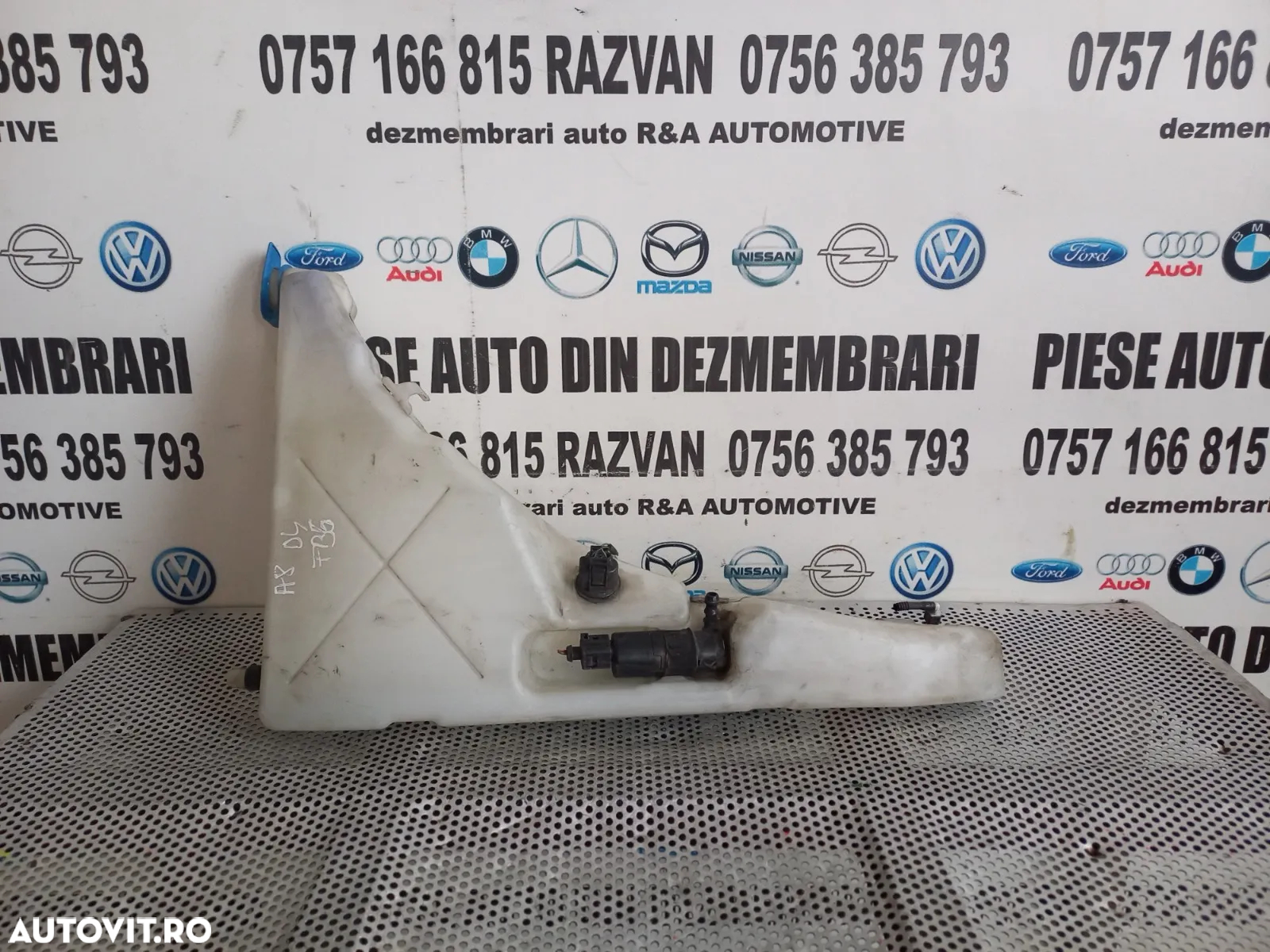 Bidonas Vas Lichid Parbriz Stropgel Audi A8 4H D4 An 2010-2011-2012-2013-2014-2015-2016-2017 Volan - 2