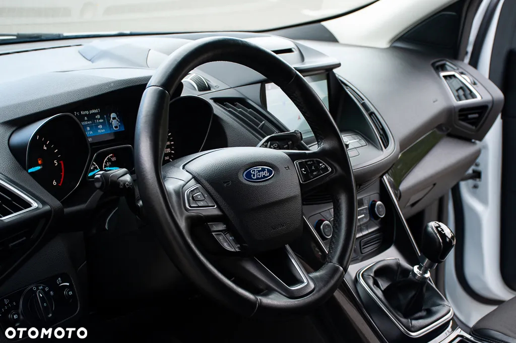 Ford Kuga 2.0 TDCi 2x4 Titanium - 22