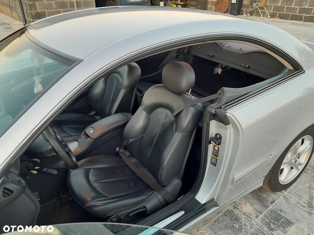 Mercedes-Benz CLK - 12