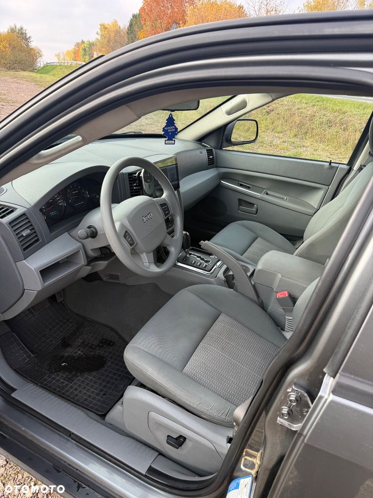 Jeep Grand Cherokee - 12