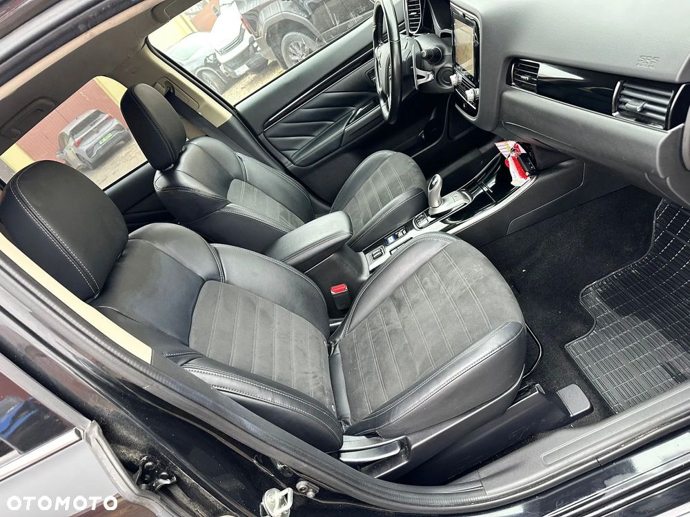 Mitsubishi Outlander 2.4 4WD Diamant - 18