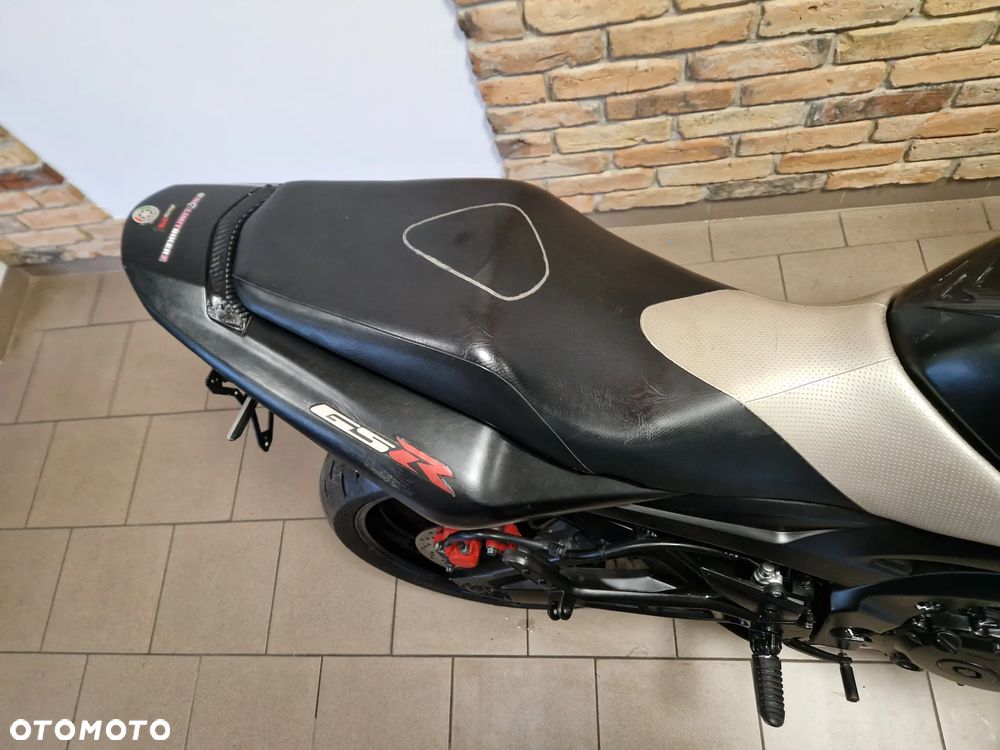 Suzuki GSR - 15