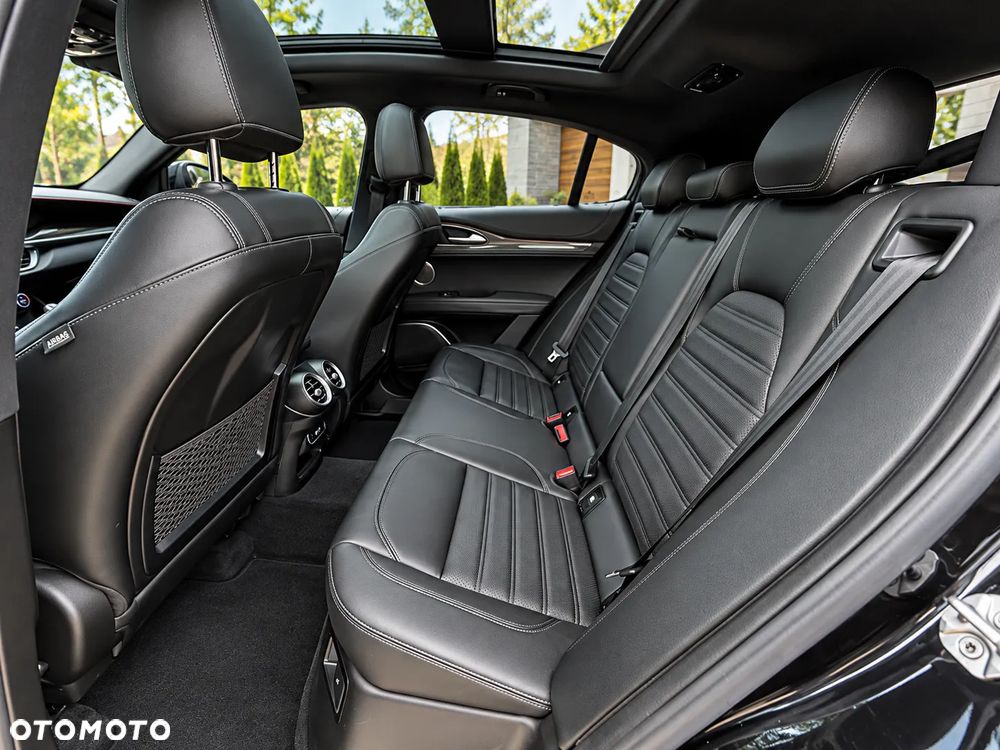 Alfa Romeo Stelvio - 30