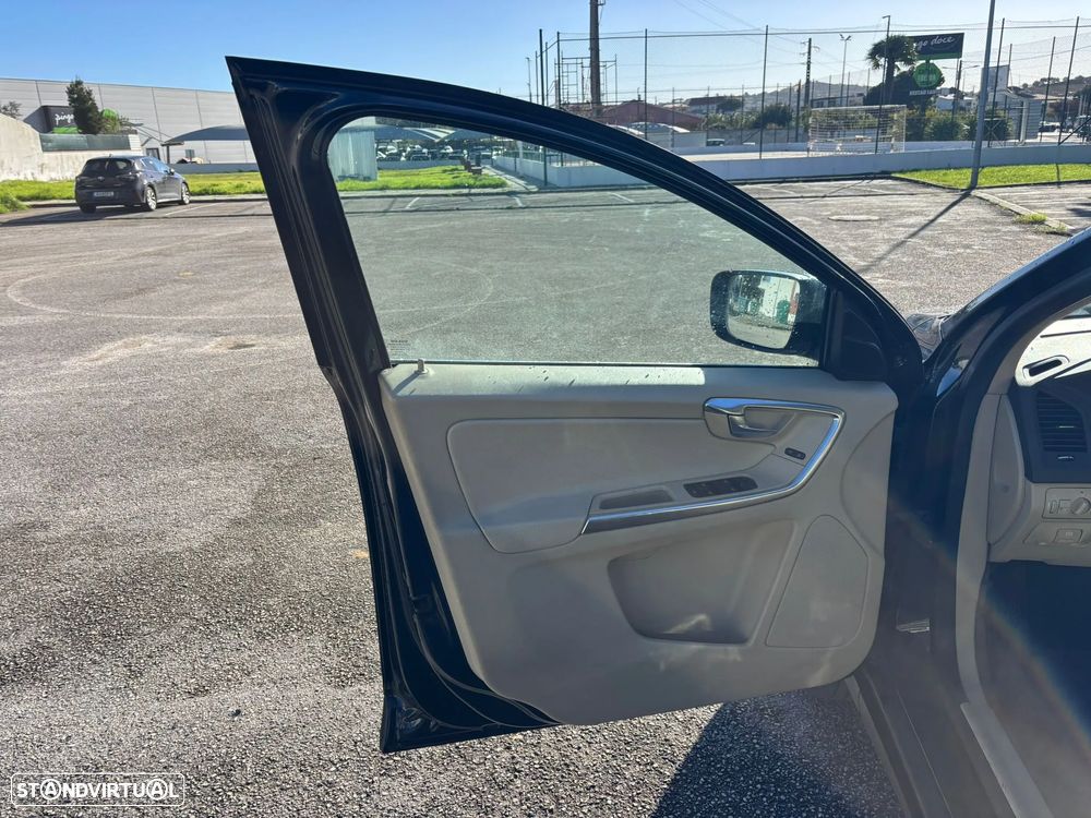 Volvo XC 60 2.0 D3 R-Design Geartronic - 16