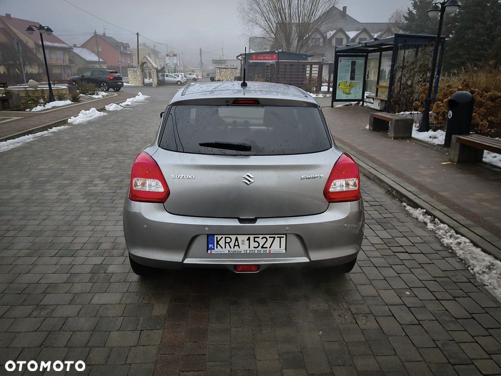 Suzuki Swift 1.2 Premium Plus CVT - 4
