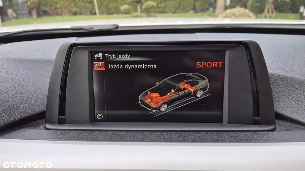 BMW Seria 3 318i Luxury Line - 16