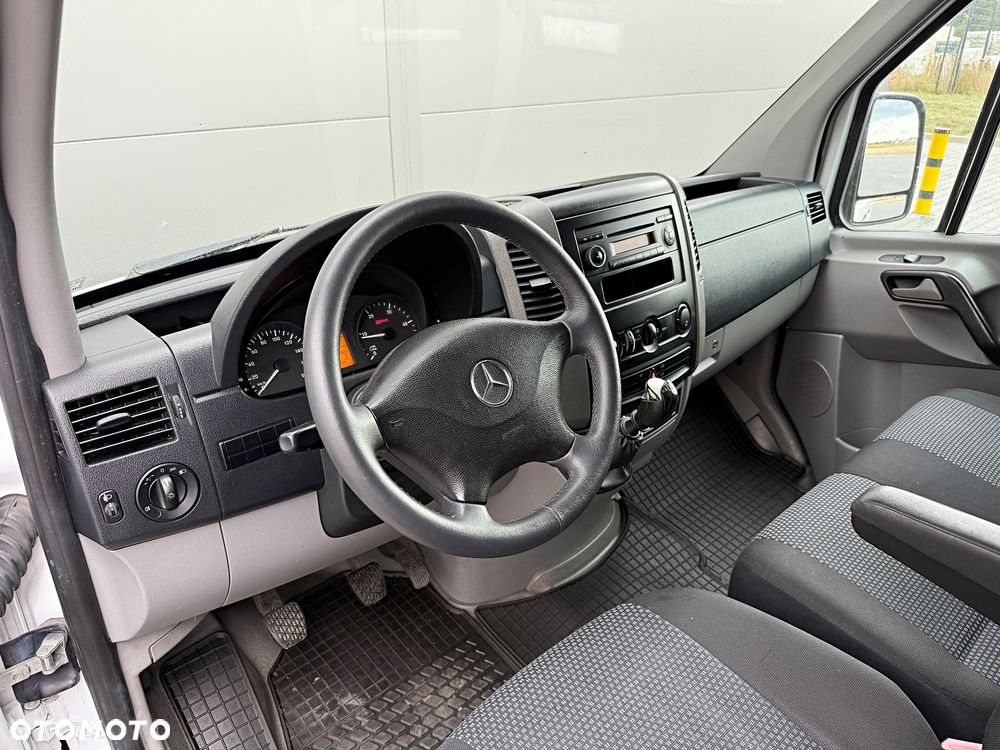 Mercedes-Benz Sprinter - 11