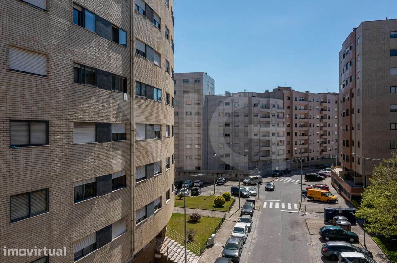 T2 com Varanda, Lugar de garagem e arrumos na Cidade Jovem - Rio Tinto - Grande imagem: 3/56