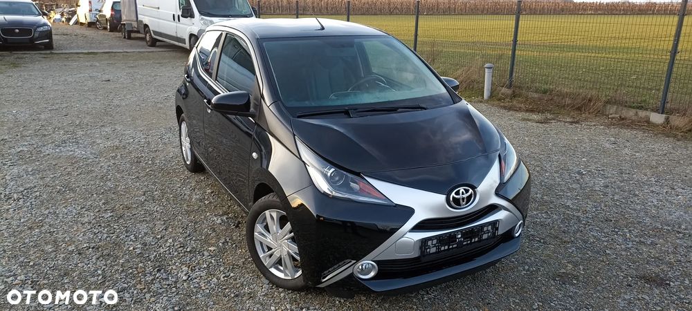 Toyota Aygo x-play touch - 2