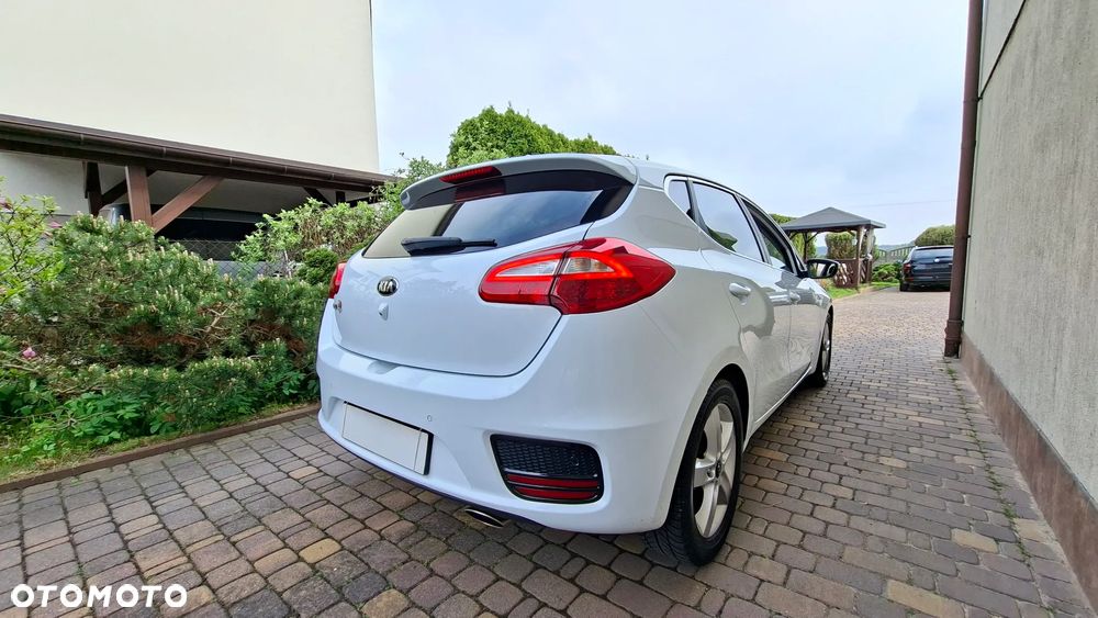 Kia Ceed 1.6 CRDi 136 ISG Dream-Team Edition - 6