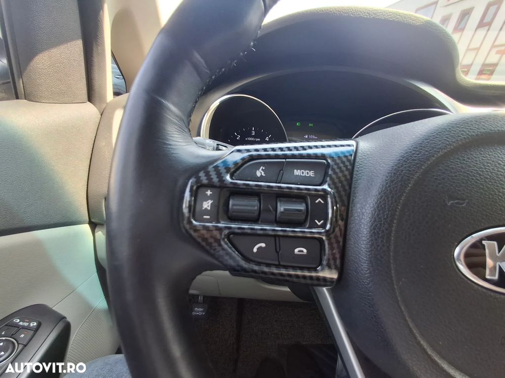 Kia Carnival - 18