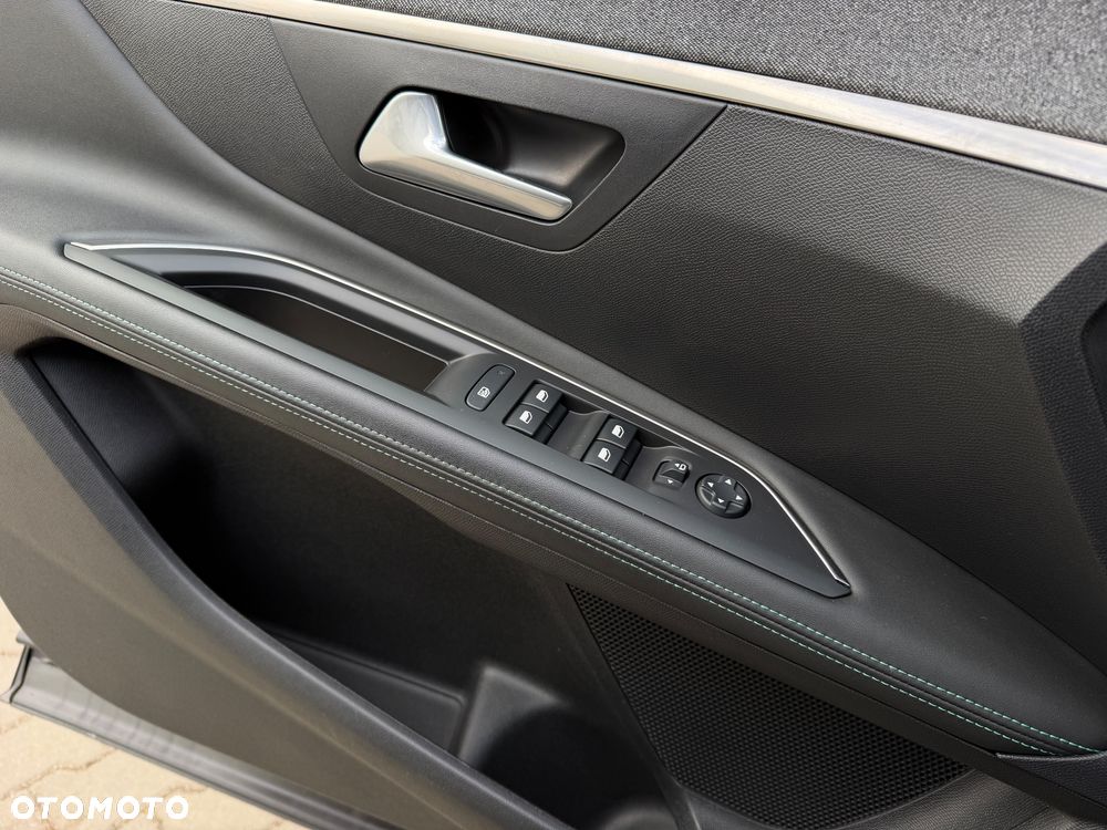 Peugeot 3008 1.6 PureTech HYbrid Allure S&S EAT8 - 19
