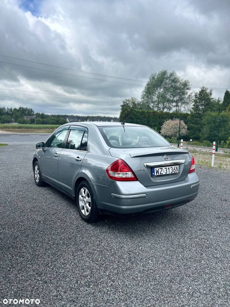 Nissan Tiida - 4