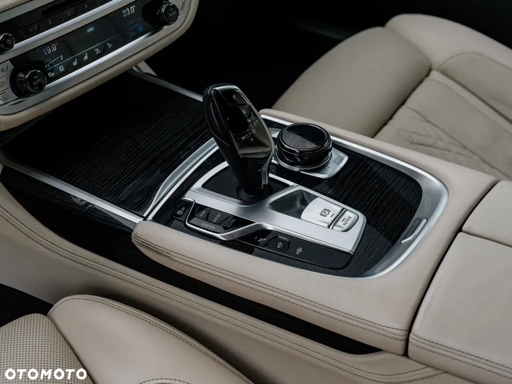 BMW Seria 7 750d xDrive - 9