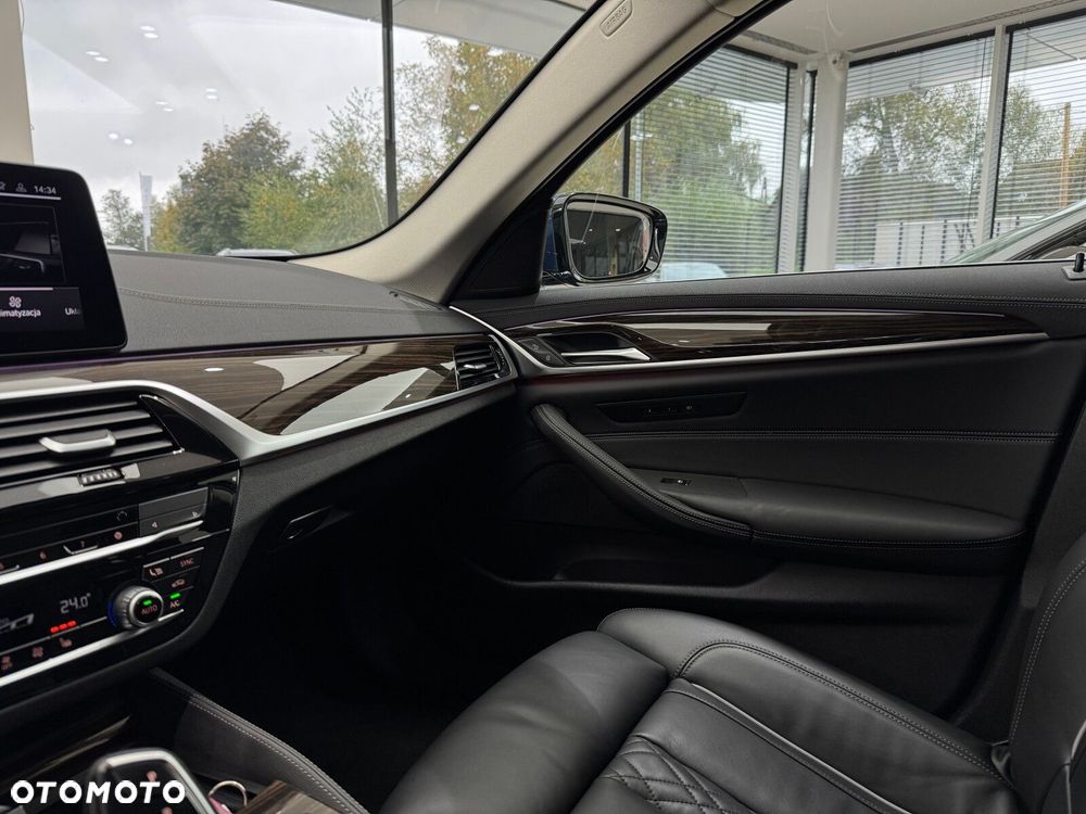 BMW Seria 5 530e Luxury Line - 27