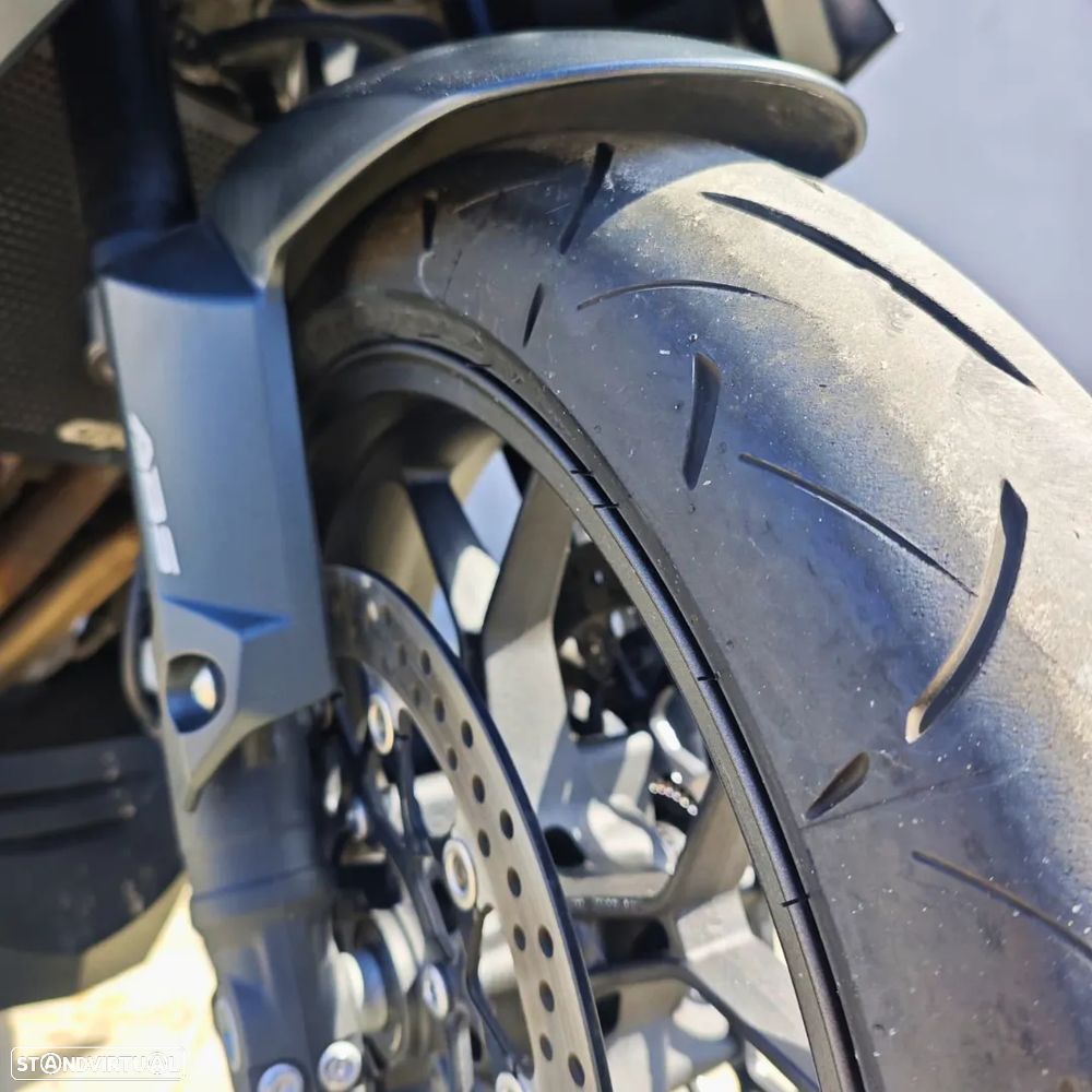 Honda CBR 650R - 2
