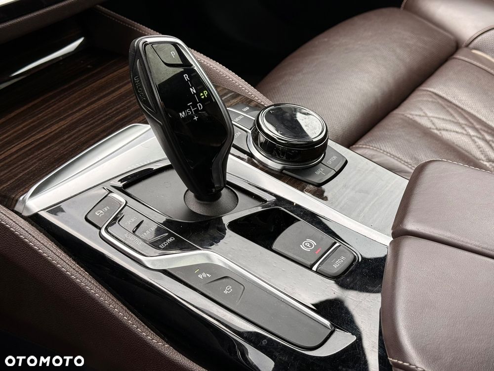 BMW Seria 5 530i Luxury Line - 21