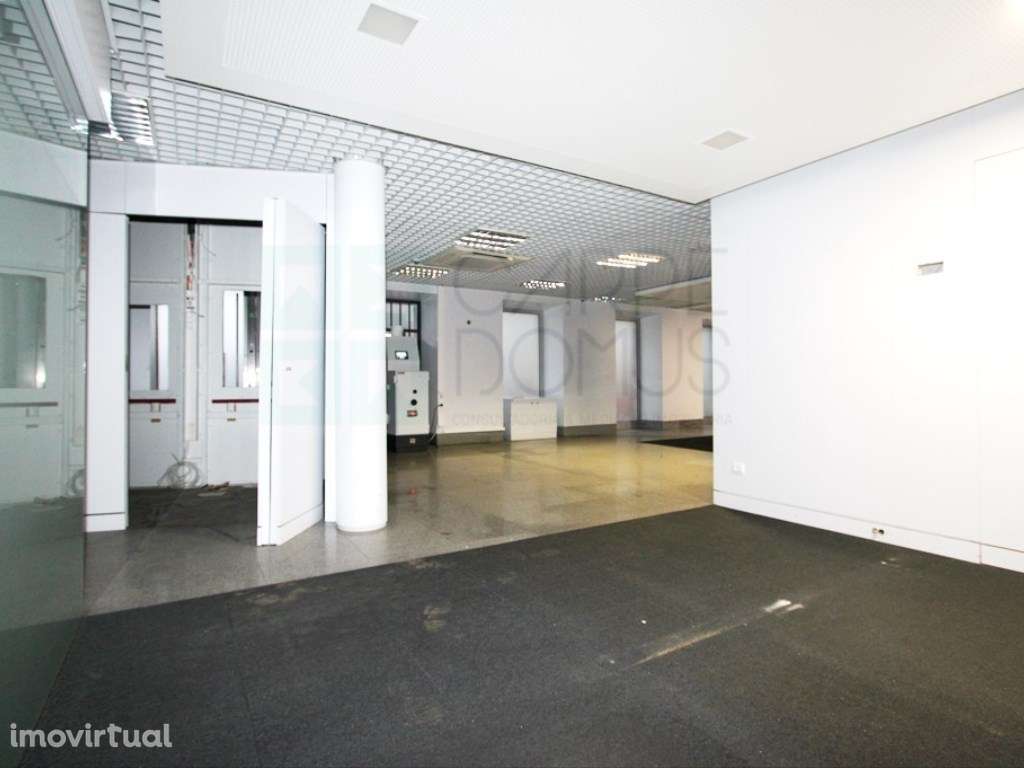 Loja comercial na Rua do Quelhas, na Lapa, Lisboa - Grande imagem: 3/59