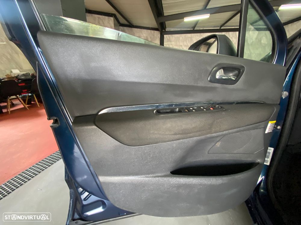 Peugeot 5008 1.6 HDi Premium - 15