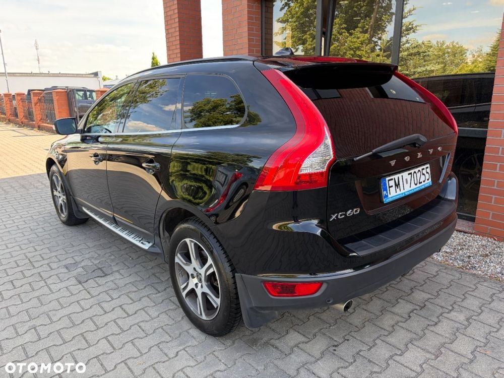 Volvo XC 60 D5 AWD Momentum - 4