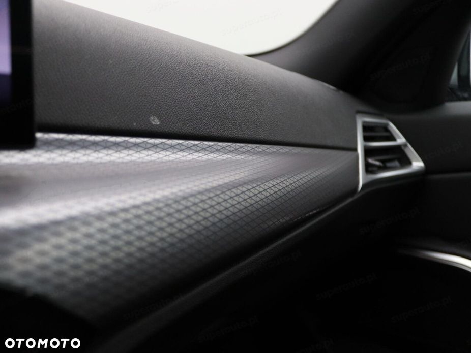BMW Seria 3 320i xDrive M Sport - 11