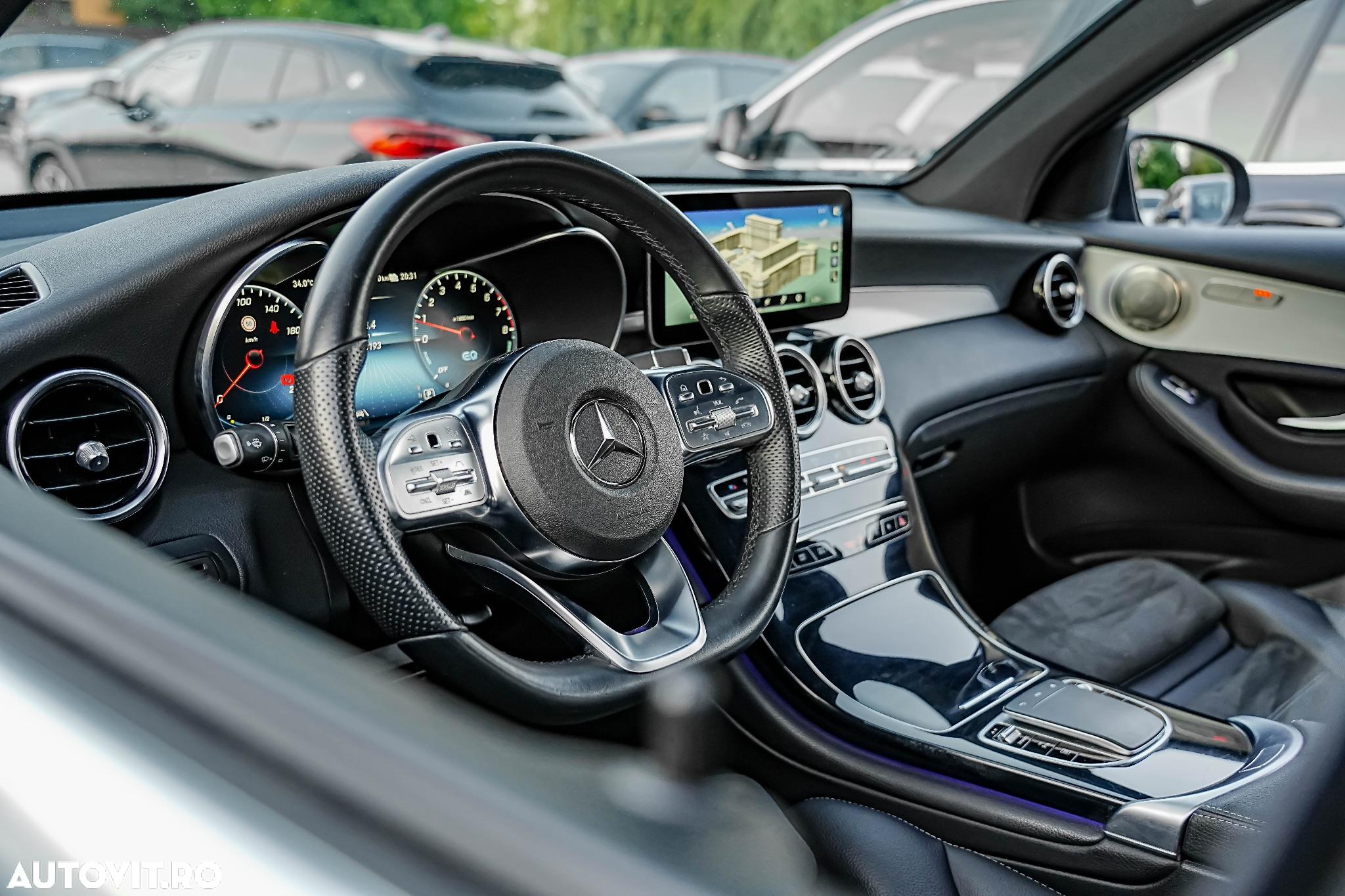 Mercedes-Benz GLC 300 e 4Matic 9G-TRONIC AMG Line - 29