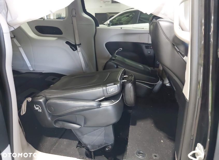 Chrysler Pacifica - 12