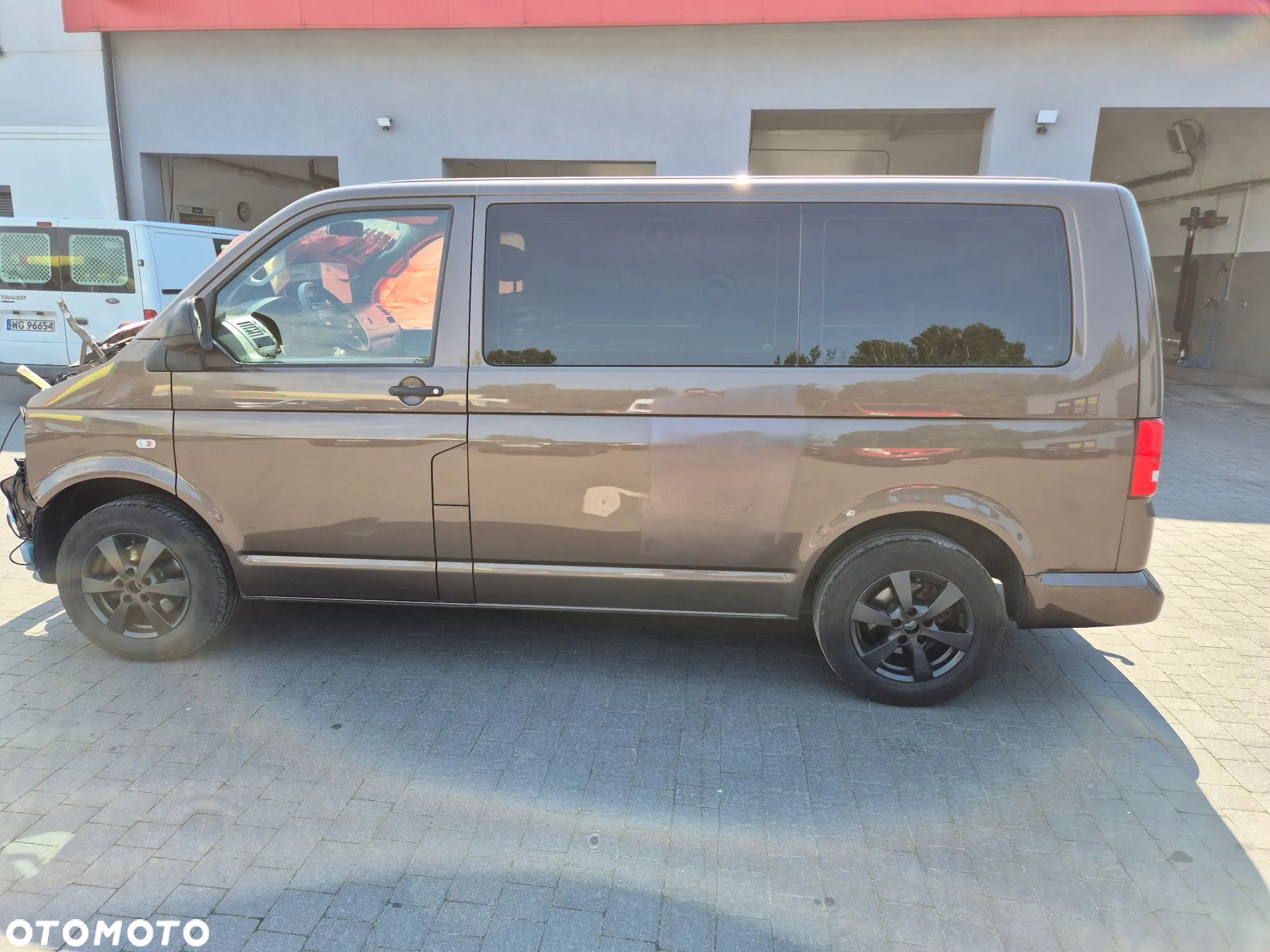 Volkswagen Multivan - 1