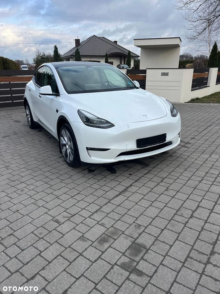 Tesla Model Y - 2