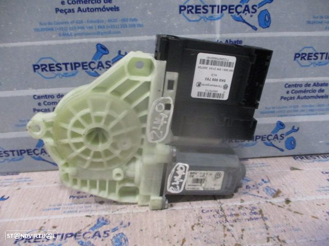 Motor Elevador Vidro 5K0959793A  5K0959701D  7746021001 VW GOLF 6 2009 1.4 80CV 5P CINZA FE - 2