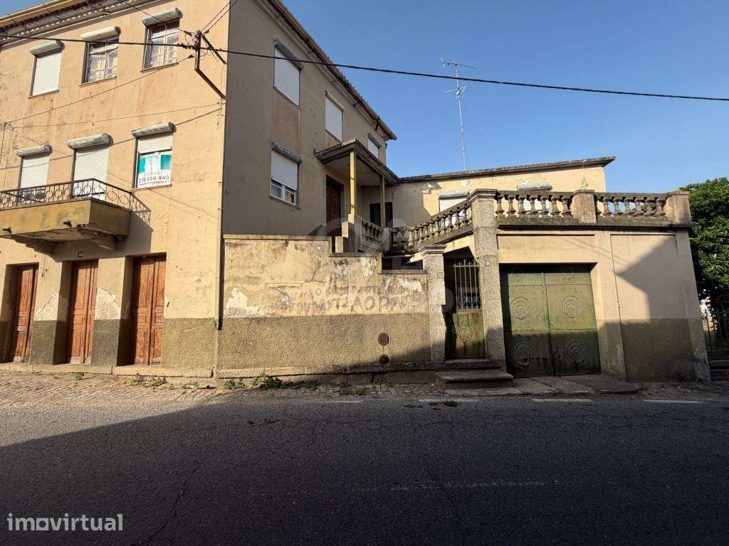 Moradia independente com 500 m2 de construção e terreno com 10.000 m2 - Grande imagem: 4/34