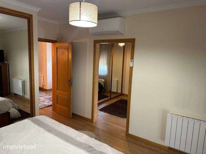 Moradia Geminada T4 - Terreno de 485 m2 - S. Mamede de Infesta - Grande imagem: 4/12