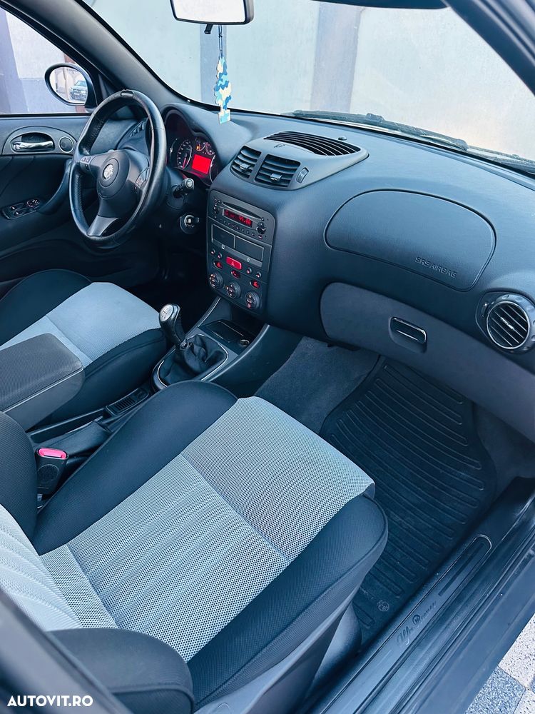 Alfa Romeo 147 1.6 TS Distinctive - 7
