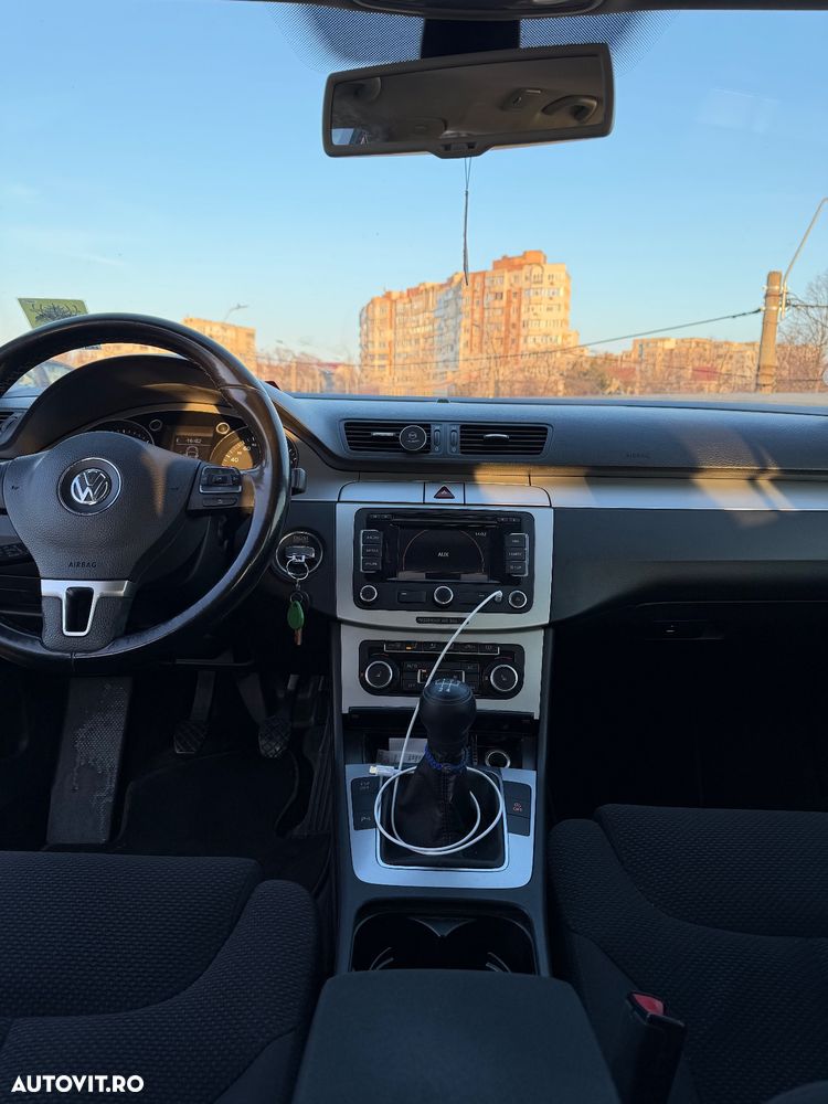 Volkswagen Passat 1.6 TDI DPF BlueMotion Technology Highline - 5