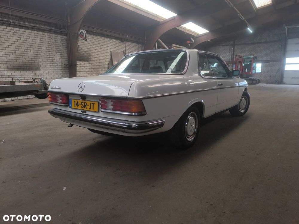 Mercedes-Benz 280 - 4