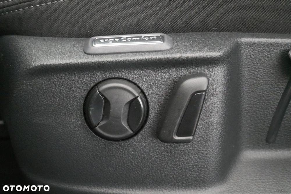 Volkswagen Passat - 30