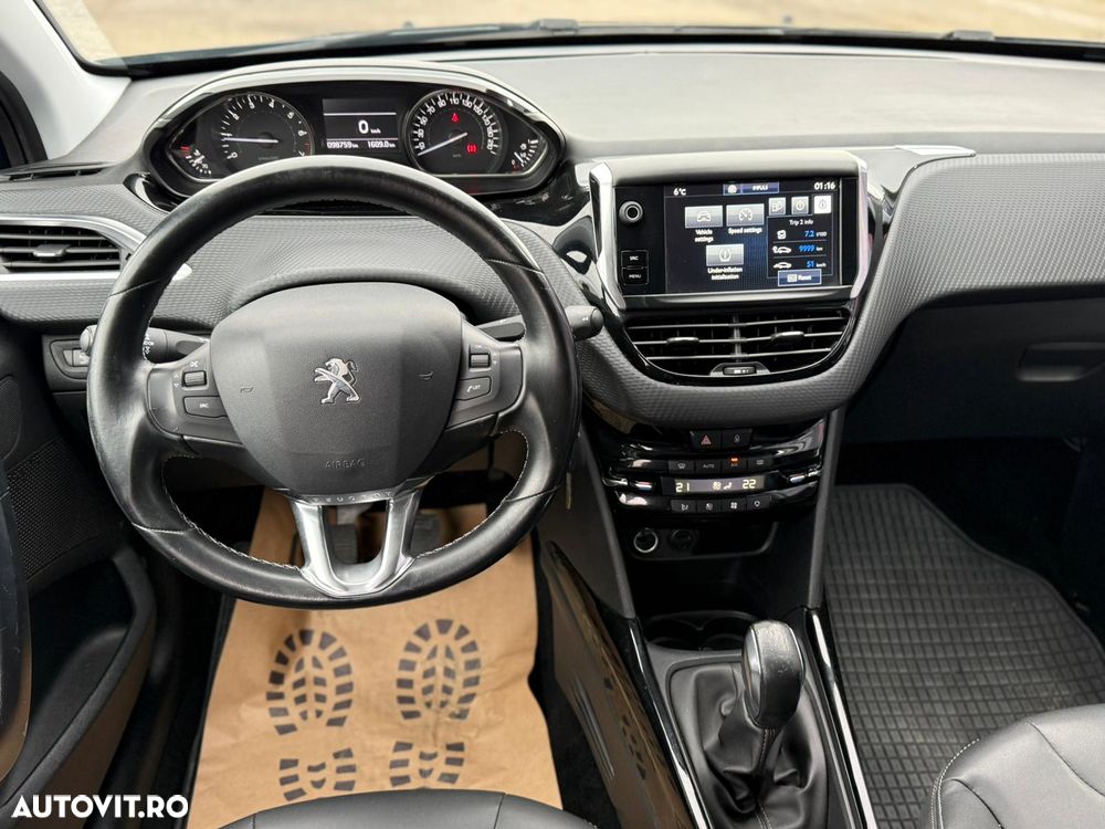 Peugeot 2008 1.2 L PureTech Allure - 9