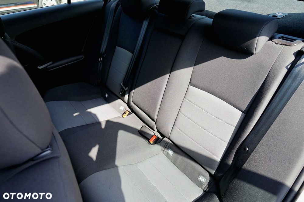 Toyota Avensis 1.8 Active MS - 19