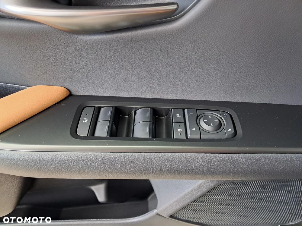 Lexus UX 300h Business - 17