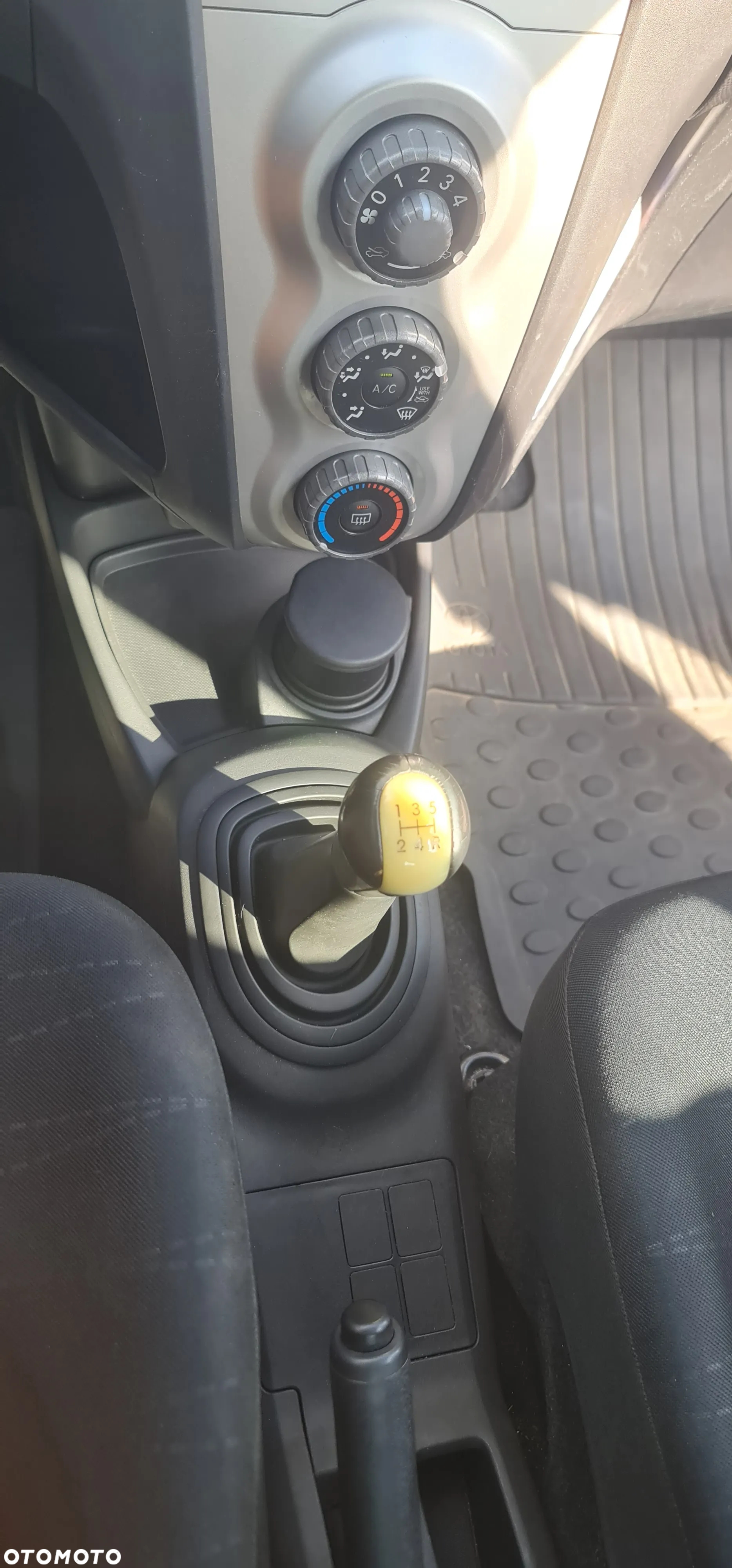 Toyota Yaris 1.3 - 10