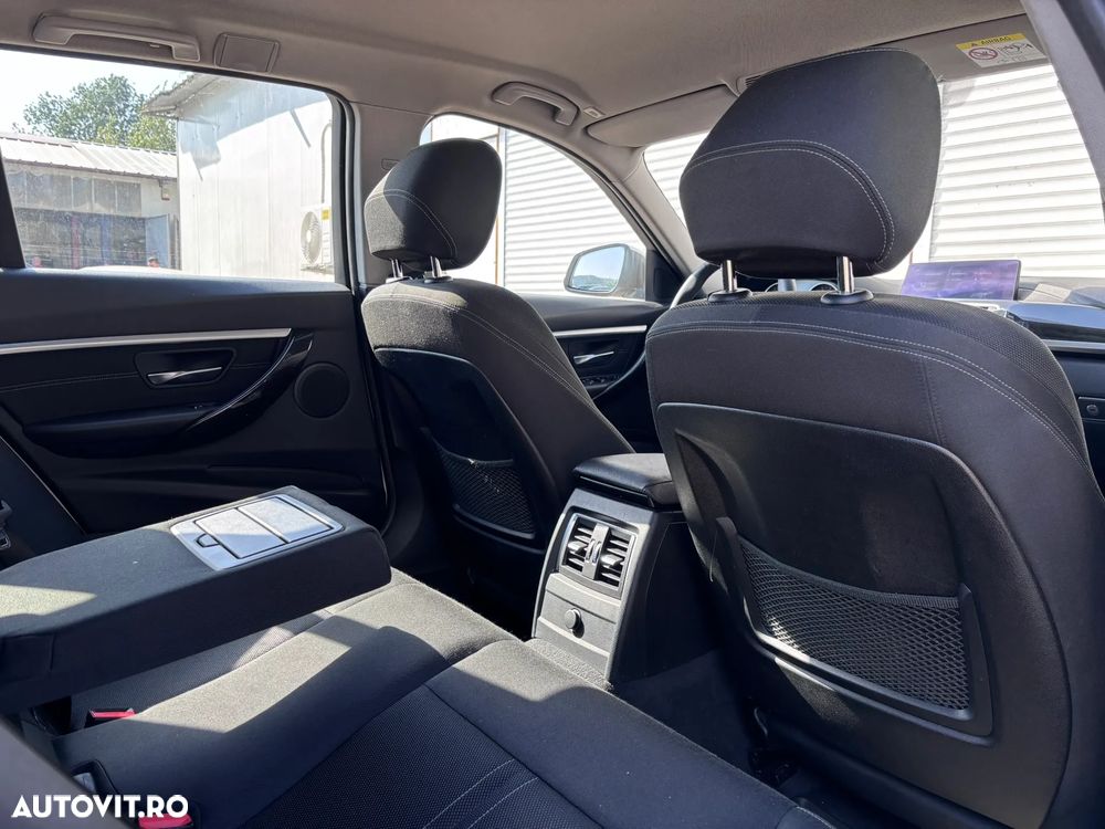 BMW Seria 3 330i xDrive Aut. Sport Line - 27