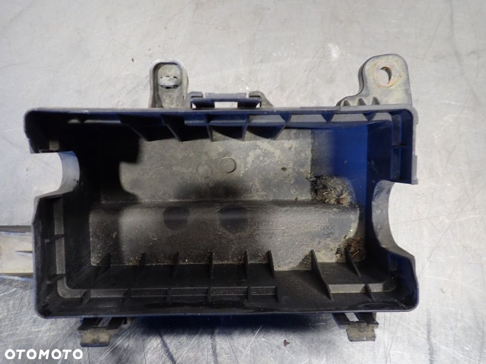 SKRZYNKA BEZPIECZNIKÓW CHEVROLET AVEO 1.2 96867123 - 4