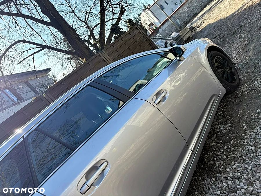 Toyota Avensis 2.0 D-4D - 12