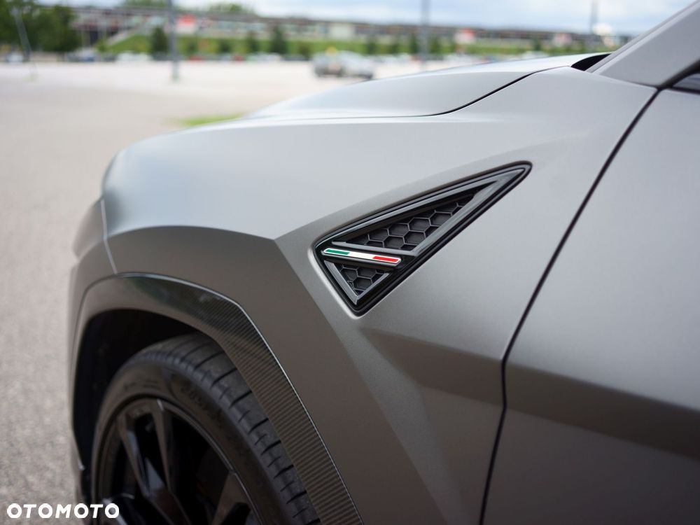 Lamborghini Urus - 28