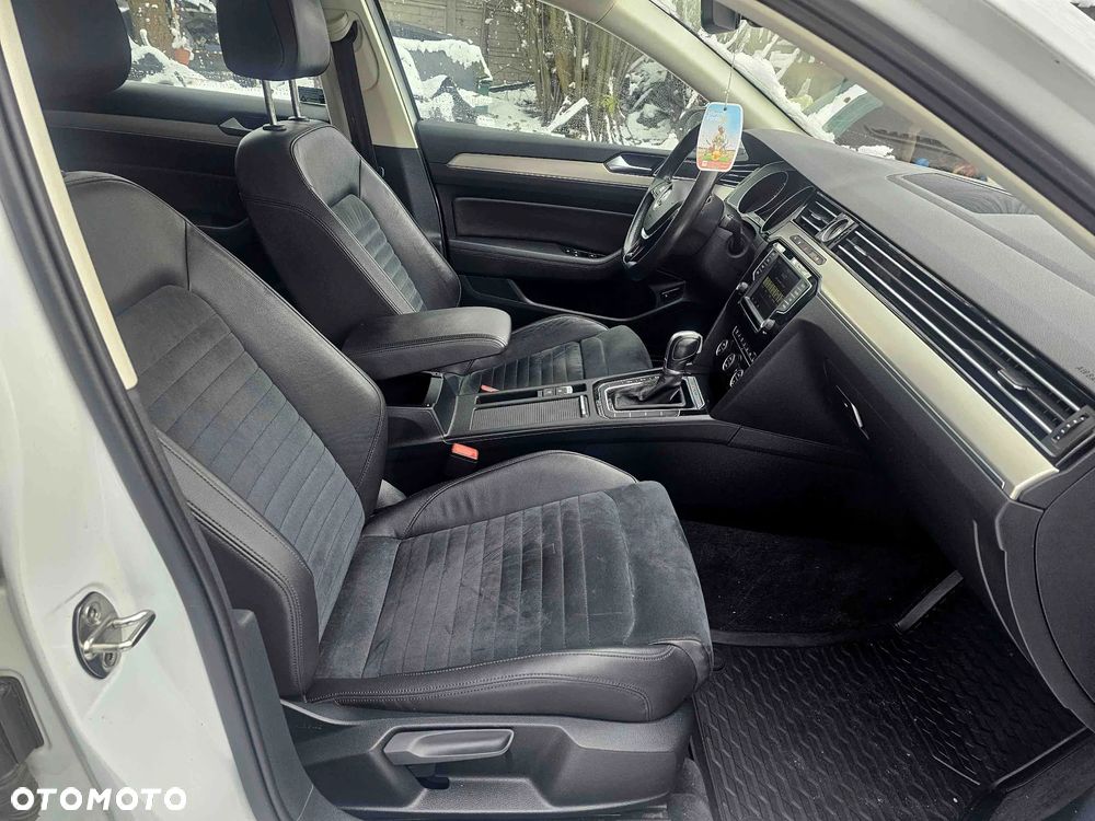 Volkswagen Passat Variant 2.0 TDI SCR 4Motion DSG Highline - 27