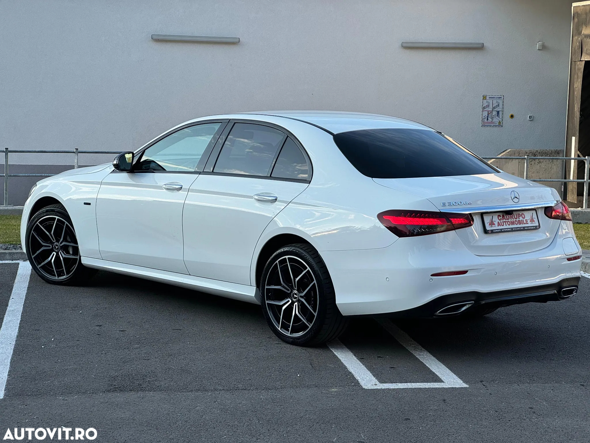 Mercedes-Benz E 300 de 9G-TRONIC AMG Line - 3