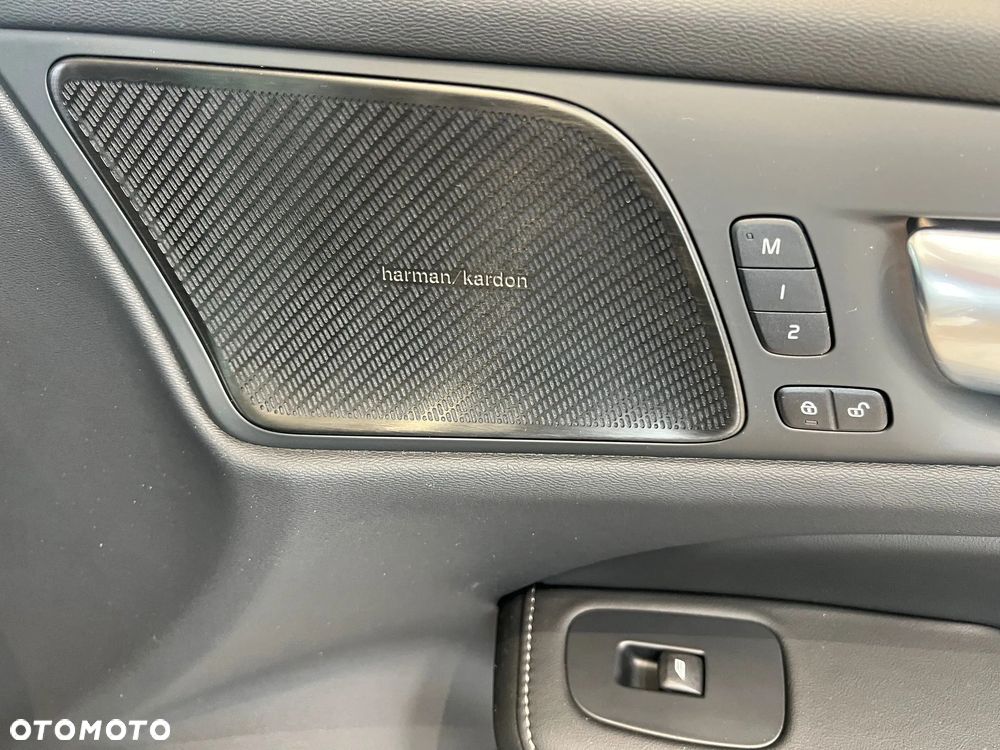 Volvo V60 B4 B DKG Ultimate Dark - 30