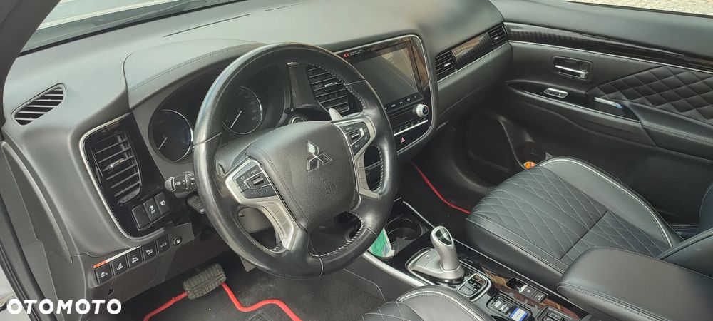 Mitsubishi Outlander Instyle + - 9